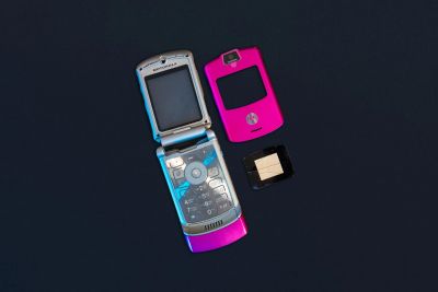 Лот: 19823591. Фото: 1. Корпус Motorola V3 розовый (AAA... Другое (запчасти, оборудование)