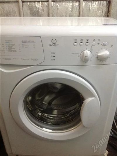 Лот: 2753513. Фото: 1. Стиральная машина Indesit WISN... Стиральные машины