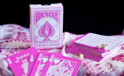 Лот: 3099336. Фото: 1. Карты игральные Bicycle Розовые. Настольные игры, карты