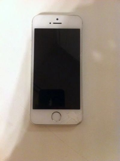 Лот: 6850502. Фото: 1. Iphone 5S 16GB. Смартфоны