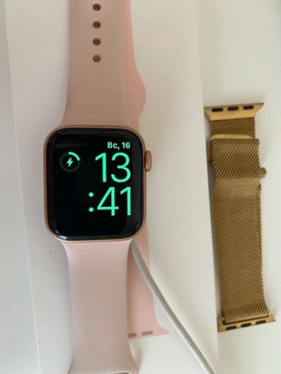 Лот: 16390021. Фото: 1. Смарт часы Apple Watch 4. Смарт-часы, фитнес-браслеты, аксессуары