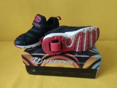 Лот: 13519437. Фото: 1. Роликовые кроссовки Heelys б/у. Кеды, кроссовки