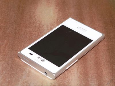 Лот: 5858154. Фото: 1. Смартфон LG E400 L3 в белом цвете... Смартфоны