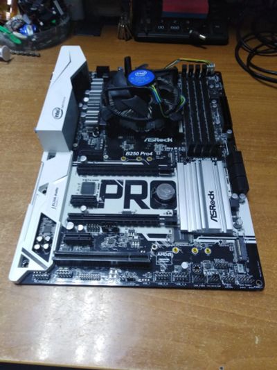 Лот: 20576267. Фото: 1. Материнская плата ASRock B250... Материнские платы