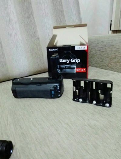 Лот: 9660071. Фото: 1. battery grip bp-e7 canon 7d. Батарейные блоки, ручки