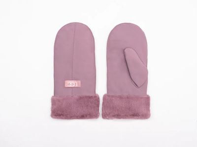 Лот: 24979483. Фото: 1. Варежки UGG. Другое (аксессуары)