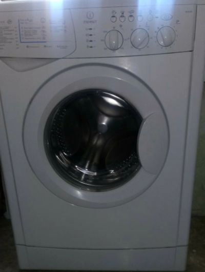 Лот: 15324994. Фото: 1. Стиральная машина indesit wisl... Стиральные машины