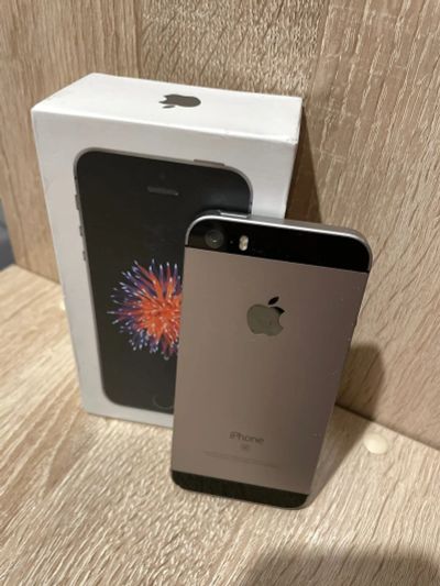 Лот: 16867212. Фото: 1. iphone se 16gb. Смартфоны