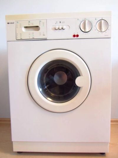 Лот: 4661909. Фото: 1. Узкая стиральная машина Indesit... Стиральные машины