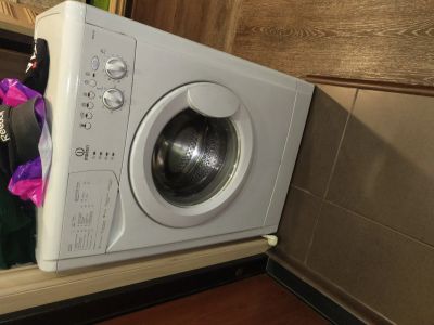 Лот: 25648209. Фото: 1. Стиральная машина Indesit wisl102. Стиральные машины