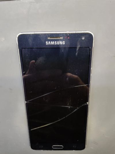 Лот: 19357603. Фото: 1. Samsung a7, a700f. Разбит дисплей. Смартфоны