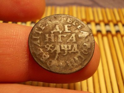 Лот: 15818242. Фото: 1. Редкая Хорошая Денга-1704 года... Россия до 1917 года
