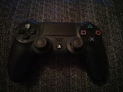 Лот: 10945882. Фото: 1. Геймпад PS4. Аксессуары для игровых приставок, консолей, геймпады