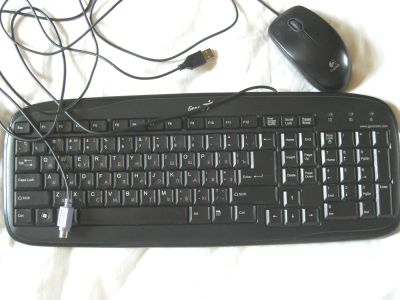 Лот: 8145868. Фото: 1. Клавиатура Genius + мышь Logitech. Клавиатуры и мыши