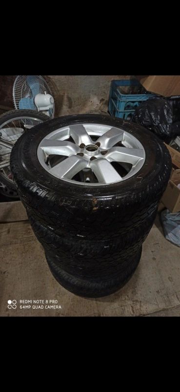 Лот: 17583467. Фото: 1. Колеса r17 235 / 60 Nissan + резина... Шины