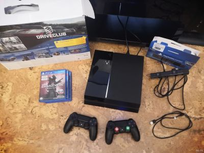 Лот: 18520791. Фото: 1. Игровая консоль PS4 + 2 dualshock4... Игровые приставки, консоли