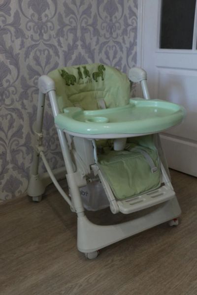 Лот: 9944929. Фото: 1. Стульчик для кормления Happy Baby... Стульчики для кормления