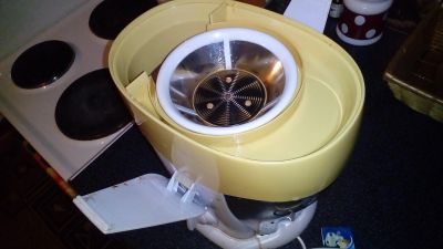 Лот: 11864841. Фото: 1. Соковыжималка Scarlett sc-015... Кухонная