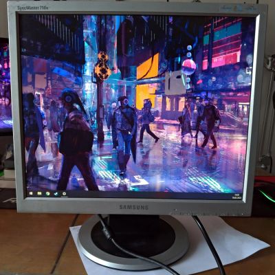 Лот: 18622702. Фото: 1. Монитор Samsung SyncMaster 710N. ЖК-мониторы