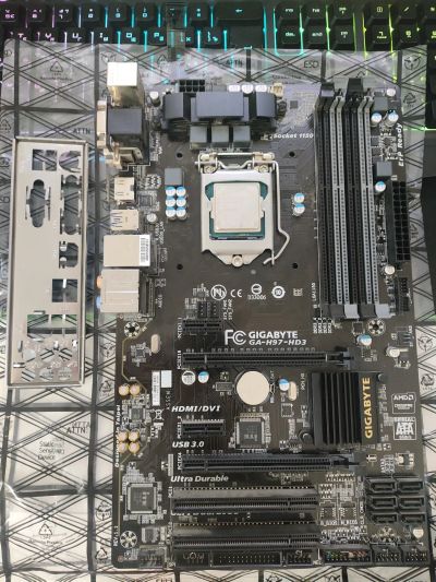 Лот: 25716796. Фото: 1. Gigabyte GA-H97-HD3 + бонусом... Материнские платы