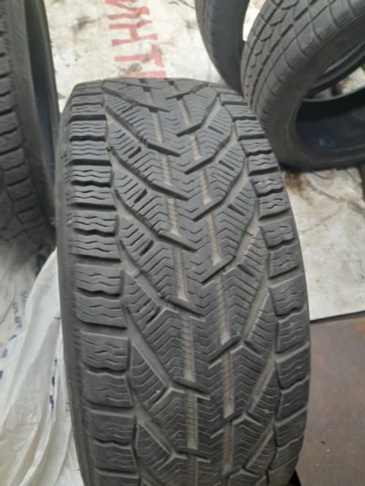 Лот: 21039717. Фото: 1. Шины 2 шт Tigar SUV Winter 235... Шины