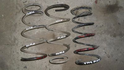 Лот: 3067541. Фото: 1. toyota vitz scp10 пружины передние. Другое (автозапчасти)