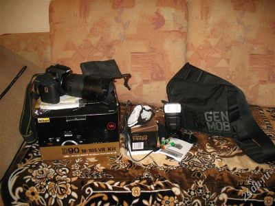 Лот: 1902982. Фото: 1. Nikon d90 18-105 Vr kit + вспышка... Цифровые зеркальные