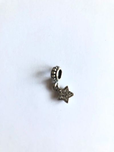 Лот: 12749428. Фото: 1. Серебряный шарм для браслета Pandora... Кулоны, подвески