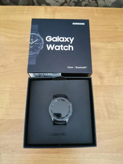 Лот: 15235713. Фото: 1. Samsung Watch 42 black. Смарт-часы, фитнес-браслеты, аксессуары