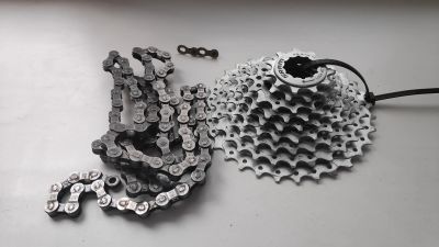 Лот: 18221516. Фото: 1. Кассета Sram PG970, цепь PC951. Запчасти