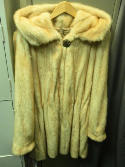 Лот: 4515780. Фото: 1. Продам норковую шубу! Цвет белый... Верхняя одежда