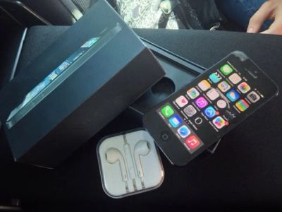 Лот: 5607750. Фото: 1. iphone 5 black 16 gb. Смартфоны