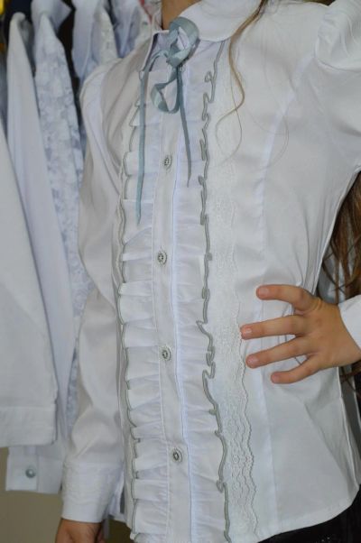 Лот: 11947678. Фото: 1. Школьная блузка с серыми вставками... Школьная форма