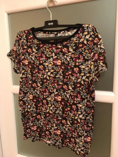 Лот: 13458648. Фото: 1. Футболка H&M трикотажная. Смотрите... Футболки, топы и майки