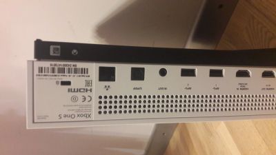 Лот: 11672255. Фото: 1. XBOX One S 500Gb, с коробкой и... Консоли