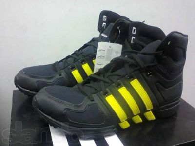 Лот: 3471724. Фото: 1. Зимние беговые кроссовки Adidas. Кеды, кроссовки, слипоны