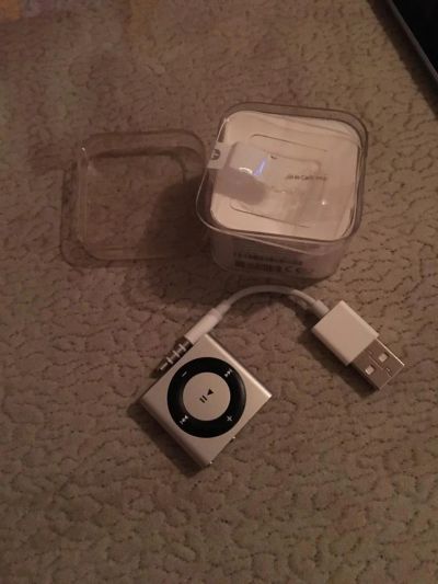 Лот: 7973445. Фото: 1. Apple iPod shuffle 4 2 гб. Плееры