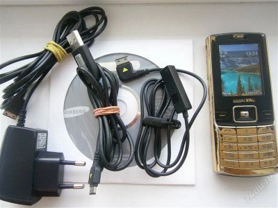 Лот: 2444690. Фото: 1. Samsung D780 - одновременно работают... Кнопочные мобильные телефоны
