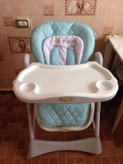 Лот: 4777497. Фото: 1. Стульчик для кормления Happy Baby... Стульчики для кормления