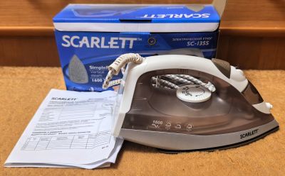 Лот: 25740235. Фото: 1. Утюг Scarlett. Утюги, парогенераторы, отпариватели
