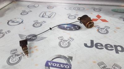 Лот: 23588028. Фото: 1. Датчик уровня масла Mercedes E-Class... Электрооборудование