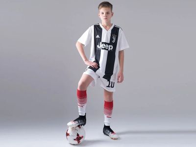 Лот: 12698058. Фото: 1. Футбольная форма Adidas FC Juventus... Форма