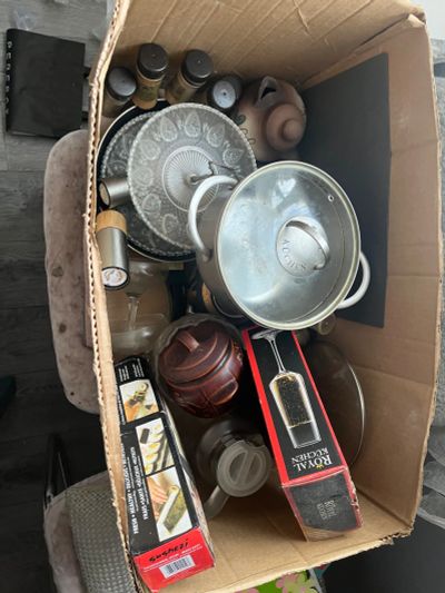 Лот: 23575554. Фото: 1. Большая коробка посуды надо мыть. Другое (посуда, кухонная утварь)