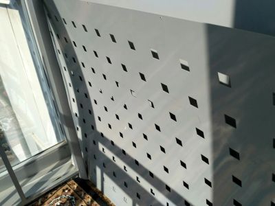 Лот: 11607605. Фото: 1. Экран с балкона. Перфорированный... Металлопрокат