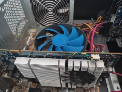 Лот: 17506690. Фото: 1. GeForce GT330 2Gb DDR2 256bit. Видеокарты