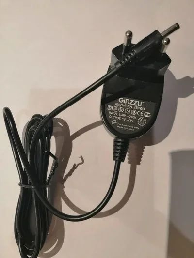 Лот: 17151374. Фото: 1. Зарядное устройство Ginzzu GA-3310U. Зарядные устройства, блоки питания, адаптеры сетевые для смартфонов