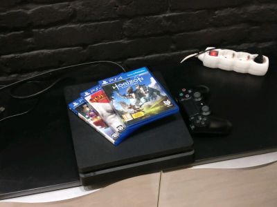 Лот: 12232376. Фото: 1. ps4 slim 500gb. Игровые приставки, консоли