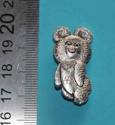 Лот: 19867204. Фото: 1. Знак: Олимпийский мишка, медведь... Сувенирные