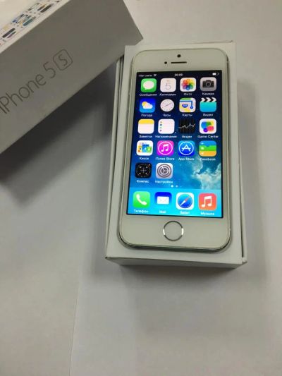 Лот: 9183325. Фото: 1. Б/у iPhone 5s Silver 16GB. Смартфоны