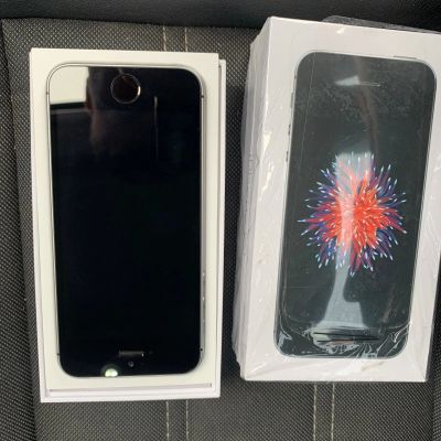 Лот: 15876594. Фото: 1. iPhone SE 32gb. Чехлы, бамперы